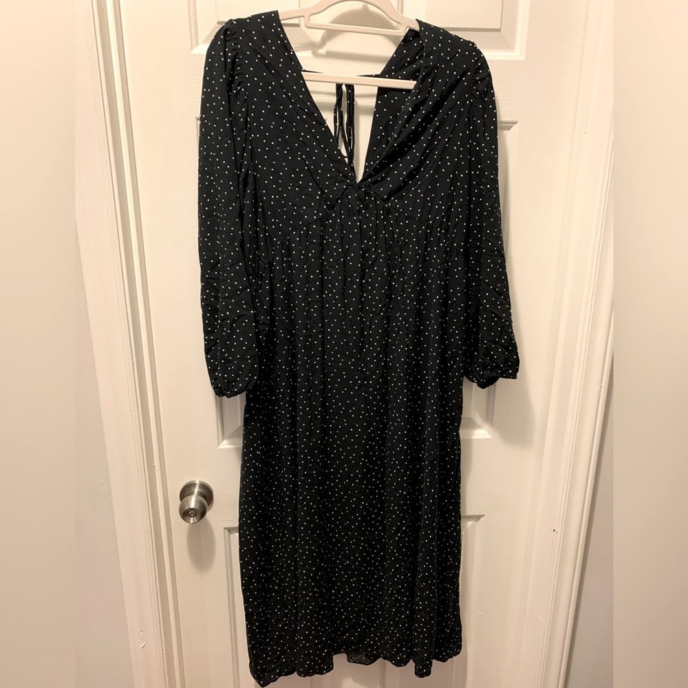 Black v-neck polka dot dress - L